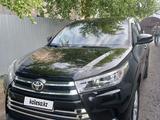 Toyota Highlander 2015 года за 11 800 000 тг. в Уральск