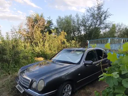 Mercedes-Benz E 280 1996 года за 3 000 000 тг. в Талдыкорган