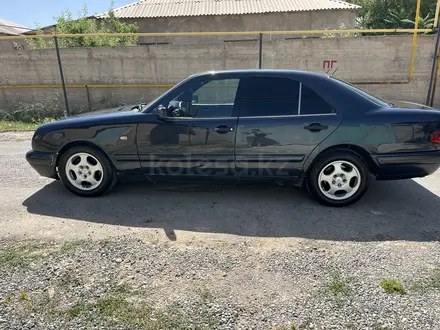 Mercedes-Benz E 280 1997 года за 2 500 000 тг. в Шымкент – фото 2