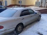 Mercedes-Benz E 320 1998 годаfor2 800 000 тг. в Атырау – фото 4