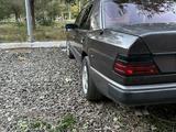 Mercedes-Benz E 300 1992 годаfor1 400 000 тг. в Караганда – фото 3