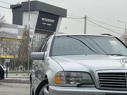 Mercedes-Benz C 200 1998 года за 3 300 000 тг. в Шымкент – фото 2