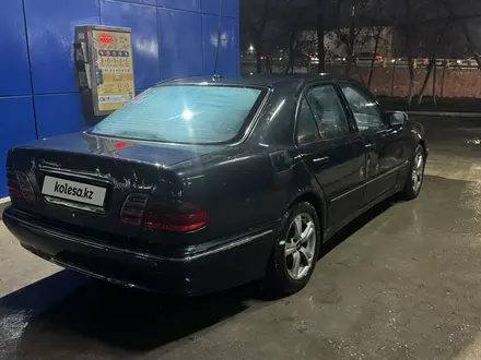 Mercedes-Benz E 320 2000 года за 2 700 000 тг. в Алматы – фото 3