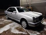 Mercedes-Benz E 230 1996 года за 1 700 000 тг. в Караганда – фото 2