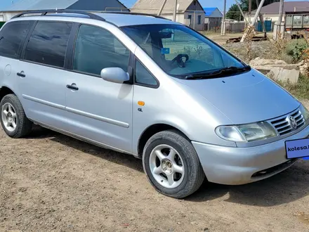 Volkswagen Sharan 1996 года за 2 300 000 тг. в Жымпиты – фото 2