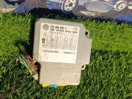 Блок Airbag Volkswagen Passat за 9 234 тг. в Алматы