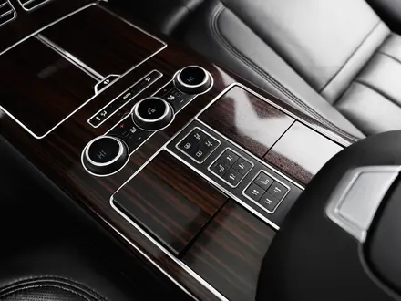 Land Rover Range Rover 2014 года за 30 000 000 тг. в Алматы – фото 19