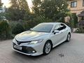 Toyota Camry 2018 года за 14 000 000 тг. в Алматы