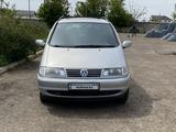 Volkswagen Sharan 1998 годаүшін4 000 000 тг. в Уральск