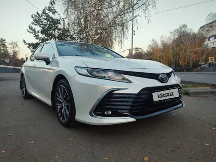 Toyota Camry 2021 года за 15 900 000 тг. в Алматы – фото 26