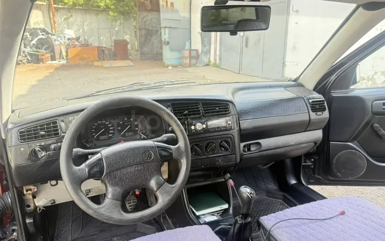 Volkswagen Golf 1996 года за 900 000 тг. в Семей
