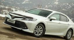 Toyota Camry 2020 года за 14 100 000 тг. в Алматы – фото 2