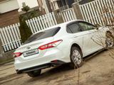 Toyota Camry 2020 года за 14 100 000 тг. в Алматы – фото 3