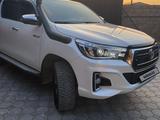 Toyota Hilux 2018 года за 22 235 500 тг. в Актау