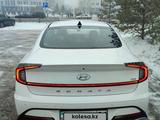 Hyundai Sonata 2023 годаfor15 000 000 тг. в Астана – фото 3