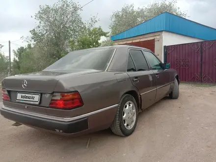 Mercedes-Benz E 280 1993 года за 1 800 000 тг. в Семей – фото 3