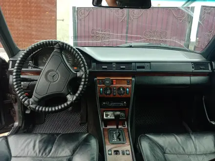 Mercedes-Benz E 280 1993 года за 1 800 000 тг. в Семей – фото 6