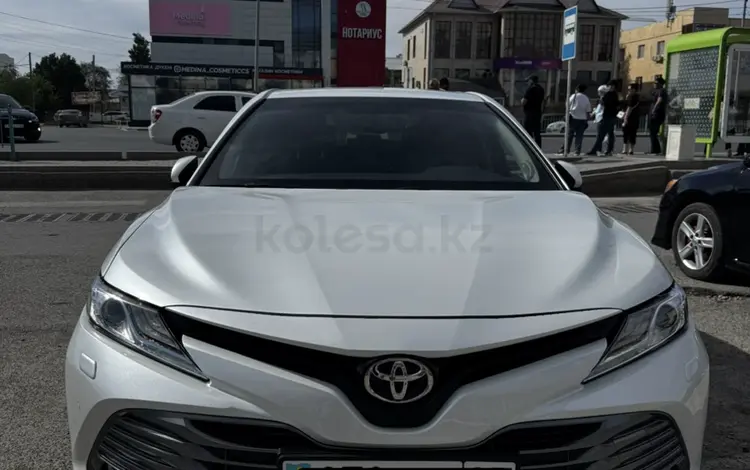 Toyota Camry 2019 года за 14 000 000 тг. в Атырау