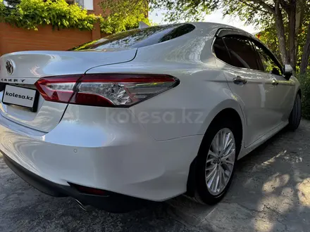 Toyota Camry 2019 года за 14 000 000 тг. в Атырау – фото 3