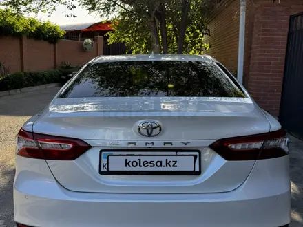 Toyota Camry 2019 года за 14 000 000 тг. в Атырау – фото 4