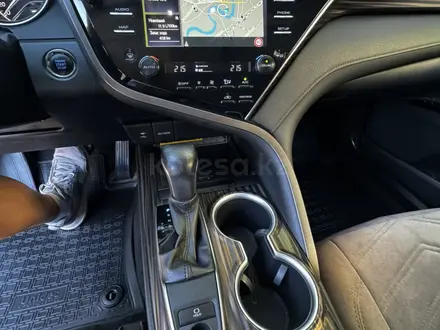 Toyota Camry 2019 года за 14 000 000 тг. в Атырау – фото 6