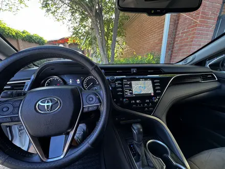 Toyota Camry 2019 года за 14 000 000 тг. в Атырау – фото 7