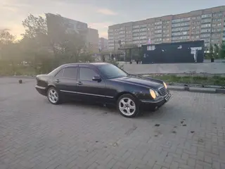 Mercedes-Benz E 320