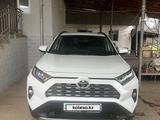 Toyota RAV4 2020 года за 19 000 000 тг. в Шымкент