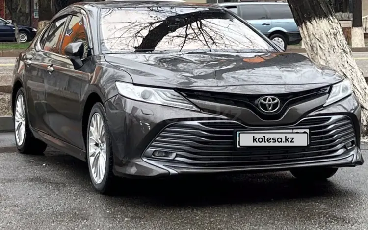 Toyota Camry 2018 года за 13 500 000 тг. в Тараз