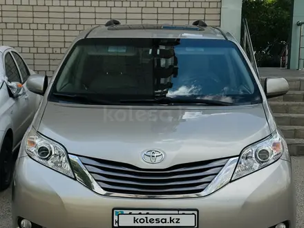 Toyota Sienna 2016 года за 13 000 000 тг. в Атырау