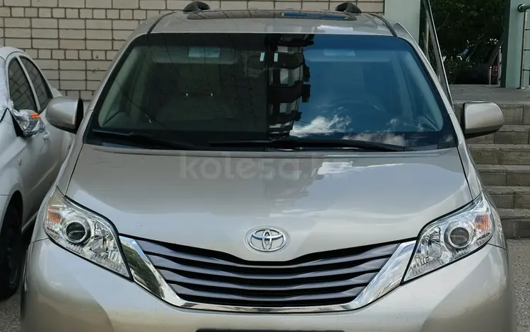 Toyota Sienna 2016 года за 13 000 000 тг. в Атырау