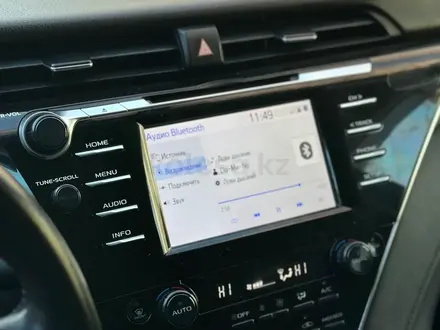 Toyota Camry 2018 года за 11 200 000 тг. в Актобе – фото 2
