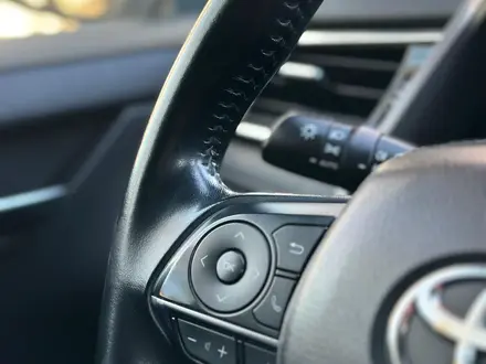 Toyota Camry 2018 года за 11 200 000 тг. в Актобе – фото 10