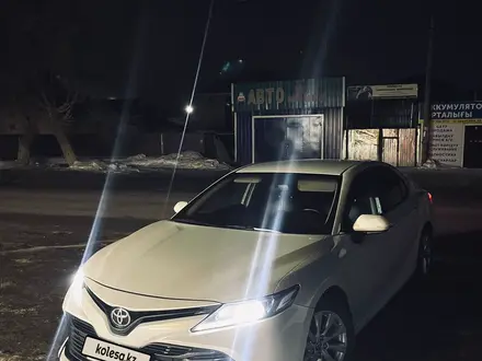 Toyota Camry 2018 года за 11 200 000 тг. в Актобе – фото 14