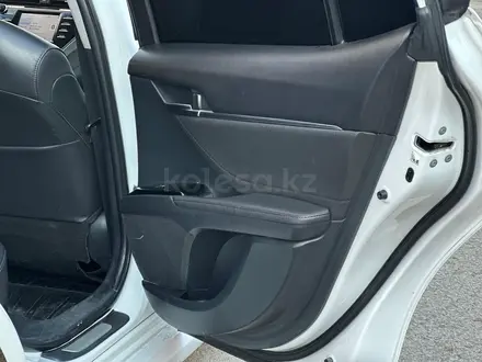 Toyota Camry 2018 года за 11 200 000 тг. в Актобе – фото 4
