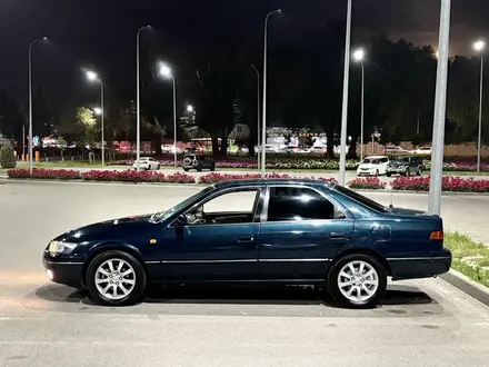 Toyota Camry 1997 года за 3 100 000 тг. в Алматы – фото 8