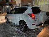 Toyota RAV4 2012 года за 8 000 000 тг. в Актобе – фото 3