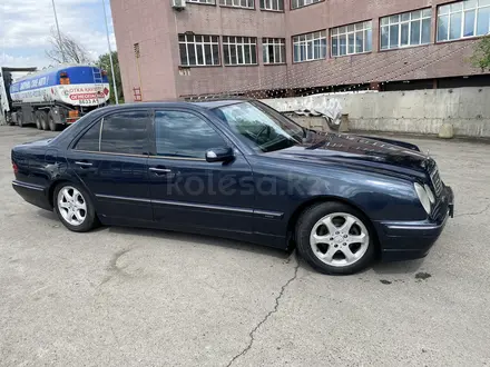 Mercedes-Benz E 320 2001 года за 4 500 000 тг. в Шымкент – фото 5