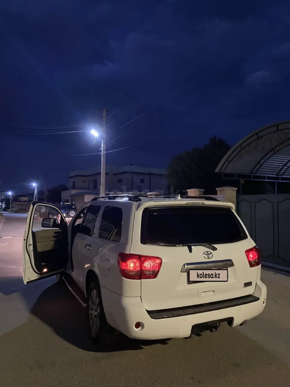 Toyota Sequoia, 2014