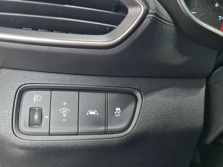 Hyundai Santa Fe 2018 года за 11 590 000 тг. в Алматы – фото 25
