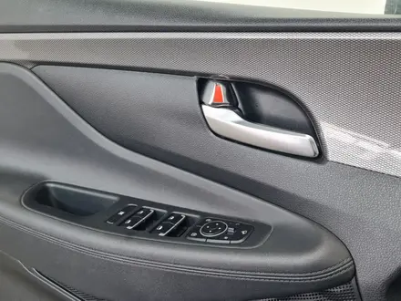Hyundai Santa Fe 2018 года за 11 590 000 тг. в Алматы – фото 26