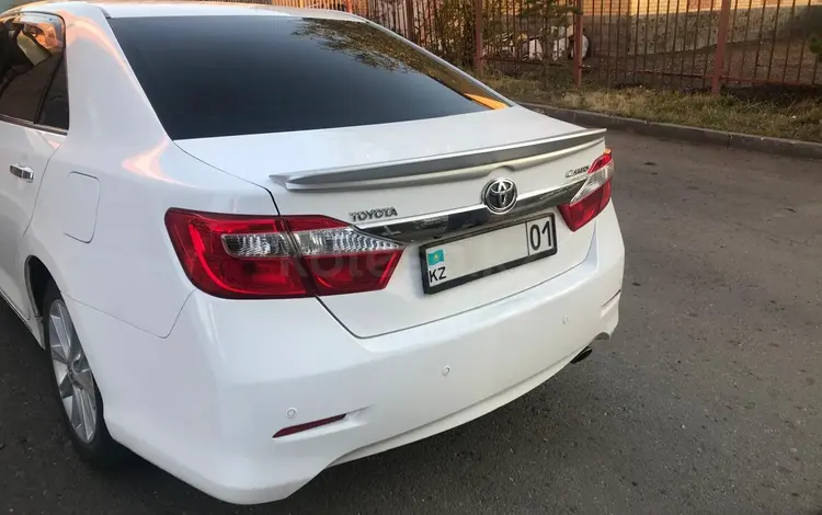 Спойлер на Camry 50 серебристый фирменный Тайвань за 15 000 тг. в Астана
