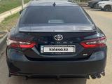 Toyota Camry 2021 года за 11 500 000 тг. в Уральск