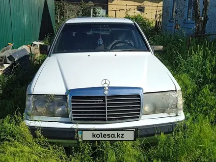 Mercedes-Benz E 200 1991 года за 600 000 тг. в Алматы