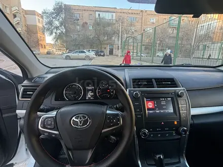 Toyota Camry 2017 года за 7 500 000 тг. в Актау – фото 20