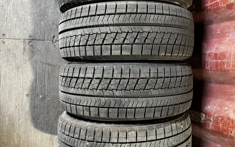 Зимние шины BRIDGESTONE BLIZZAK VRX 205/50/R17 за 120 000 тг. в Алматы