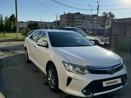 Toyota Camry 2015 года за 10 700 000 тг. в Актобе – фото 4