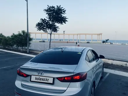 Hyundai Elantra 2018 года за 7 800 000 тг. в Актау – фото 4