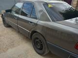 Mercedes-Benz E 200 1989 года за 800 000 тг. в Жанаозен – фото 4