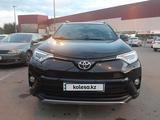 Toyota RAV4 2018 года за 15 600 000 тг. в Семей – фото 2